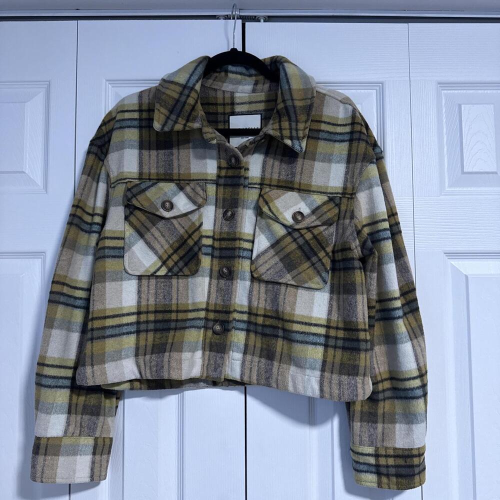 Bagatelle Collection cropped plaid jacket in green, beige, and white. Size L.
